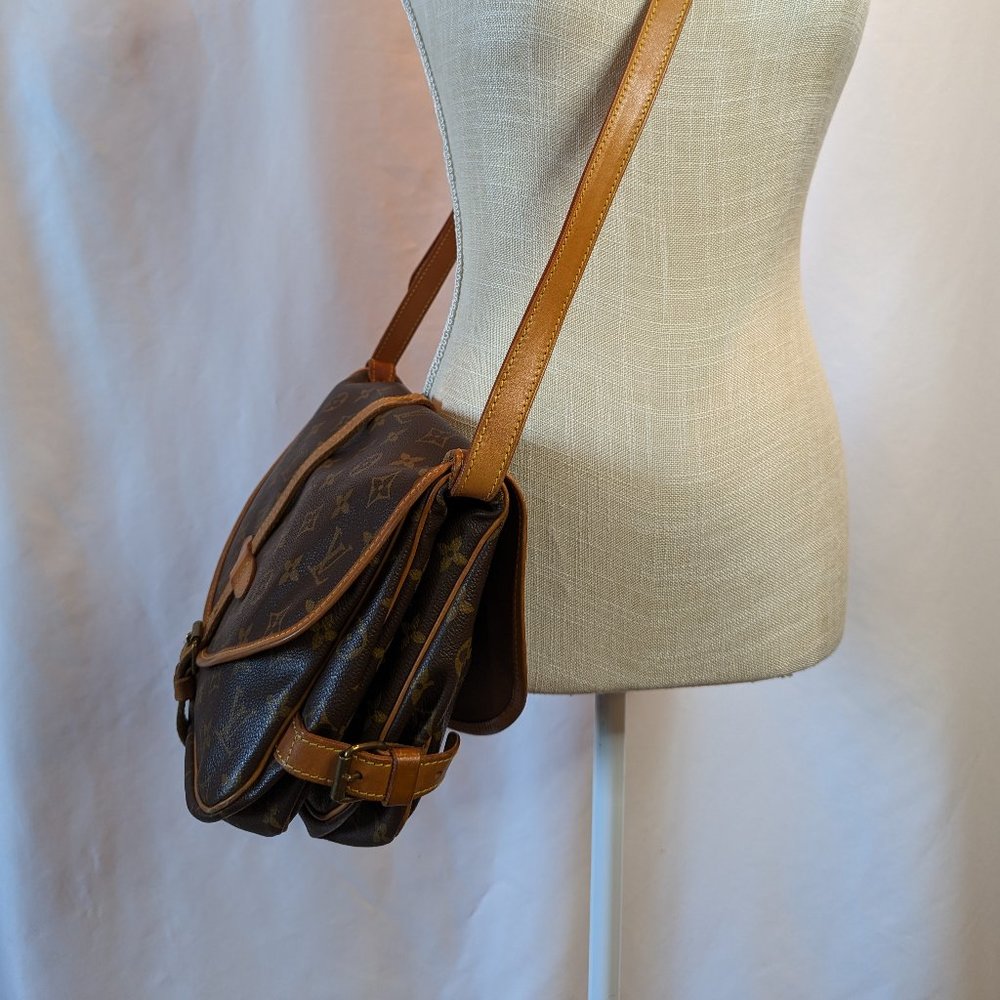 LOUIS VUITTON Saumur 35 Saddlebag - Picture 3 of 13